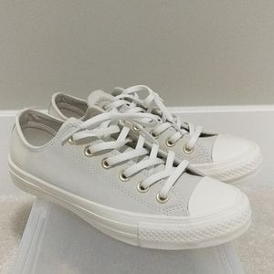 Converse Gray/Off White Low Tops Size 6.5 W (NWOT)